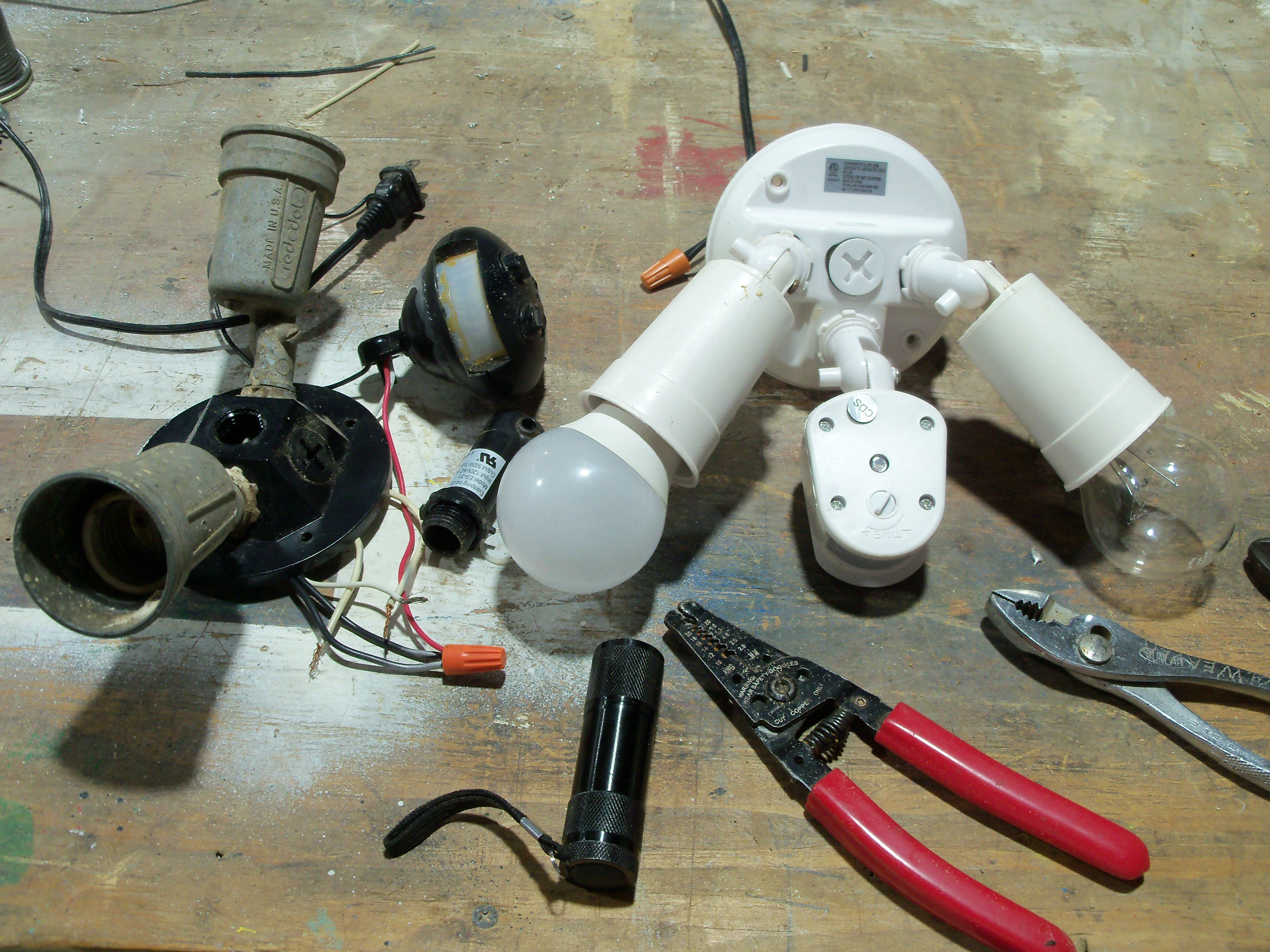 Eml motion sensor on sale light
