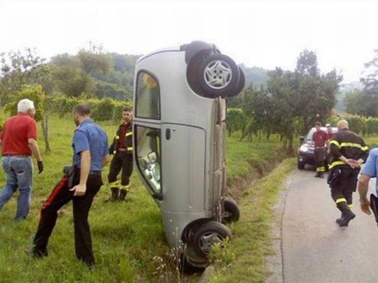 2017_03_01_ISS1_ETO_JOKE_CAR_IN_DITCH.png