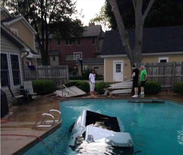 2017_03_01_ISS1_ETO_JOKE_TRUCK_IN_POOL.png