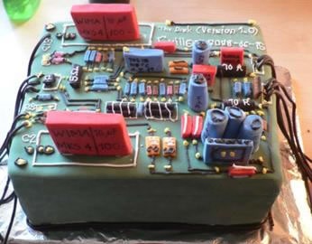 circuit-board-birthday-cake-4-21349508.jpg