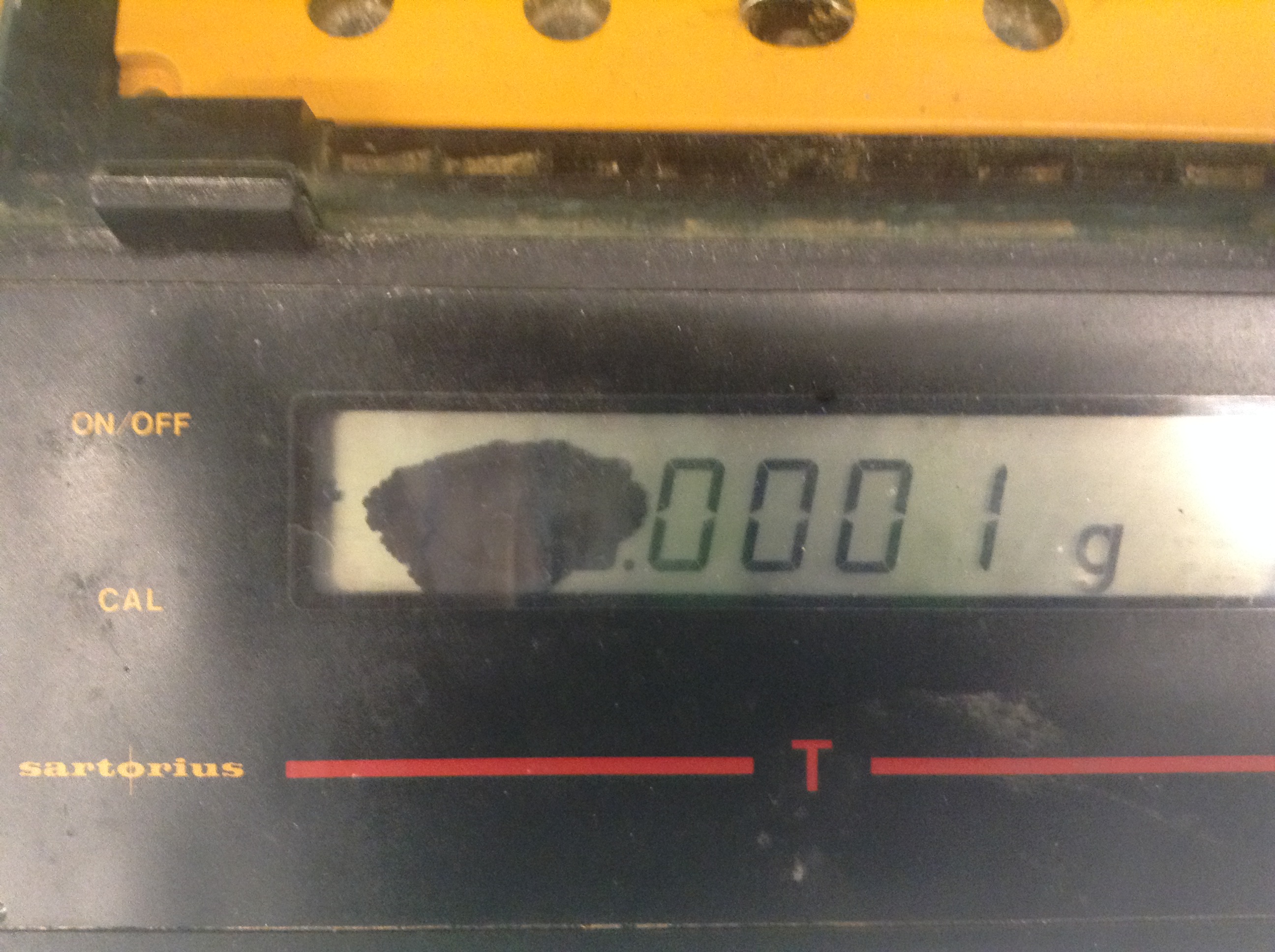 Fig.3.Cracked LCD.jpg