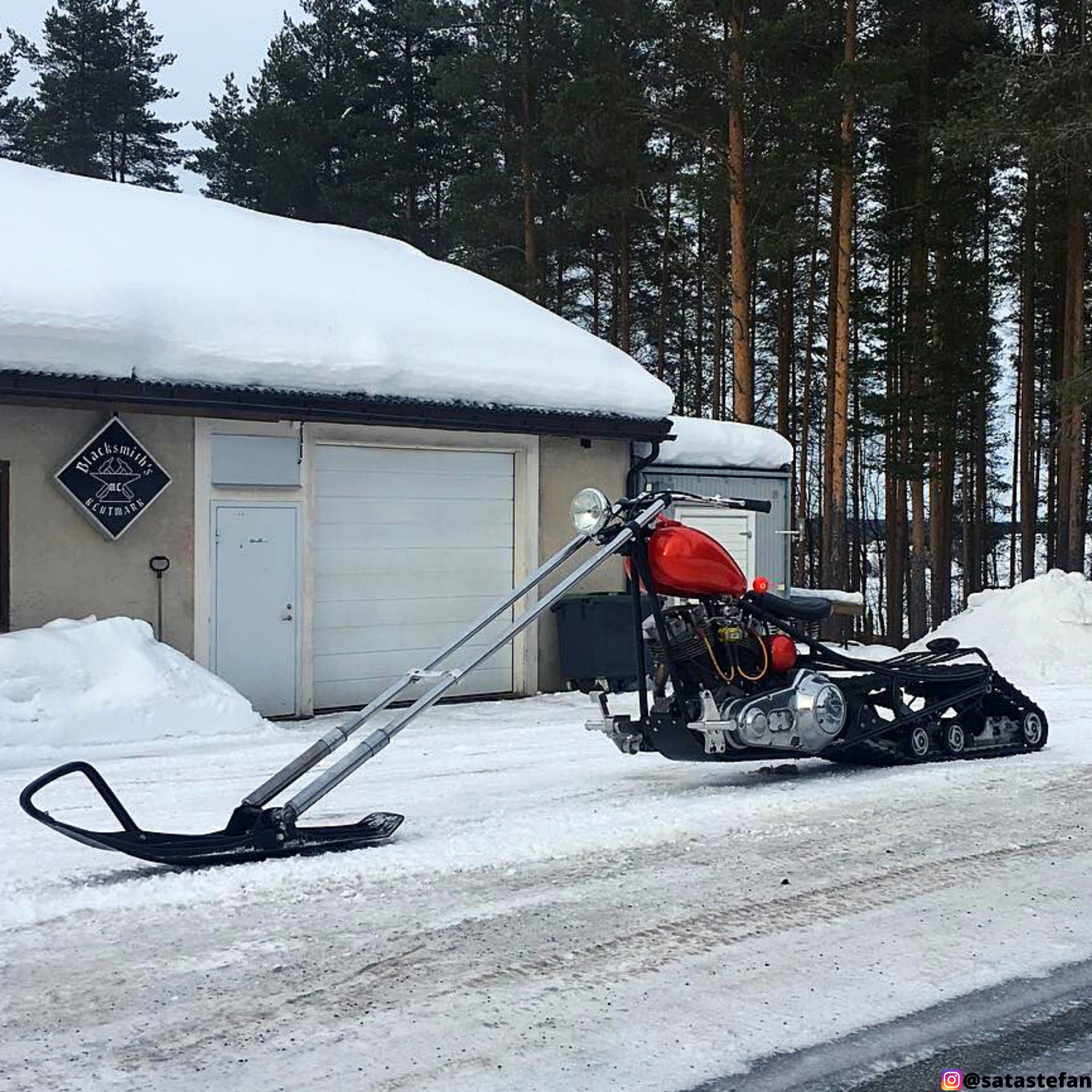 Harley snow mobile.jpg