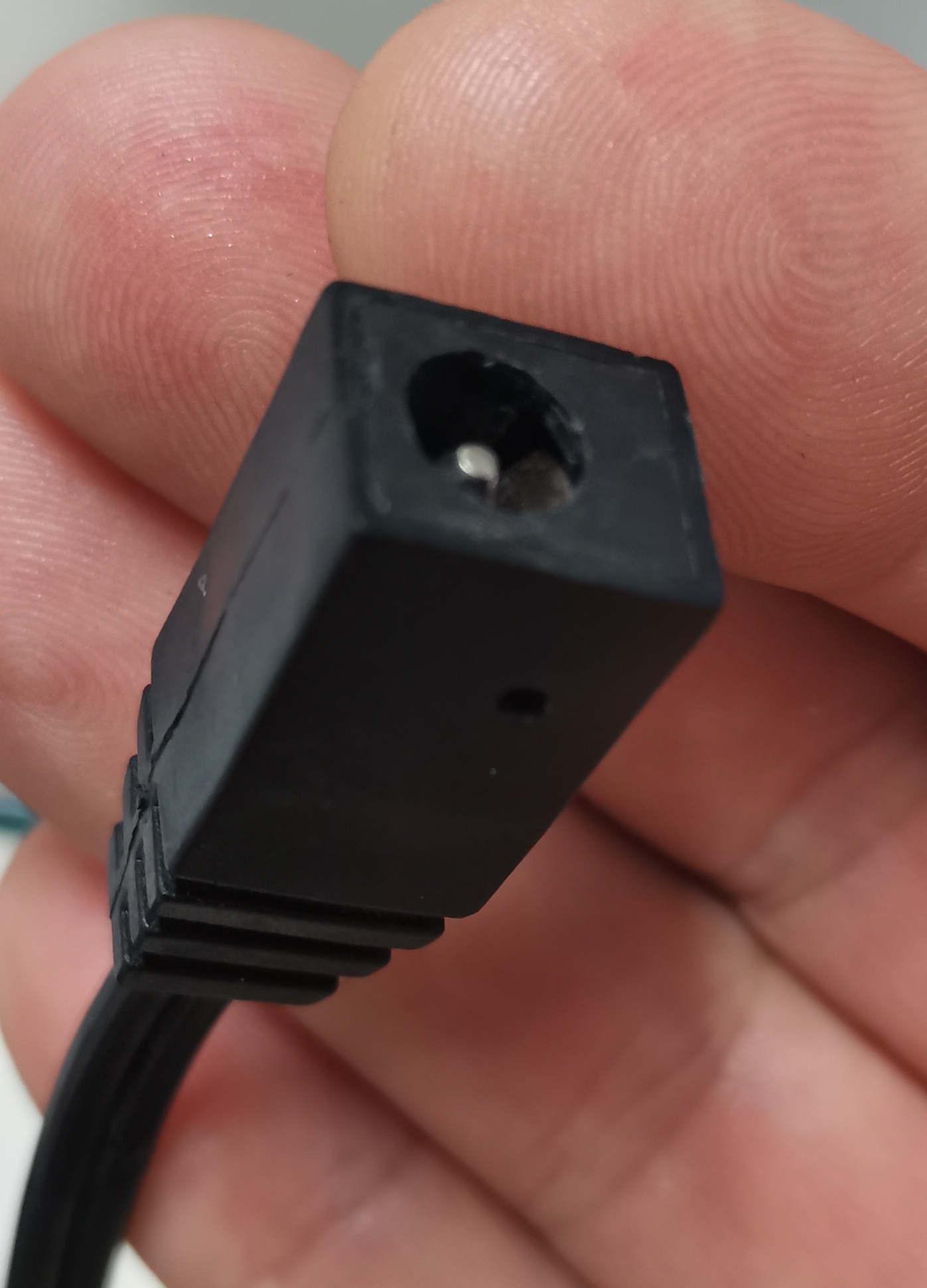 DC socket | Electronics Forum (Circuits, Projects and Microcontrollers)