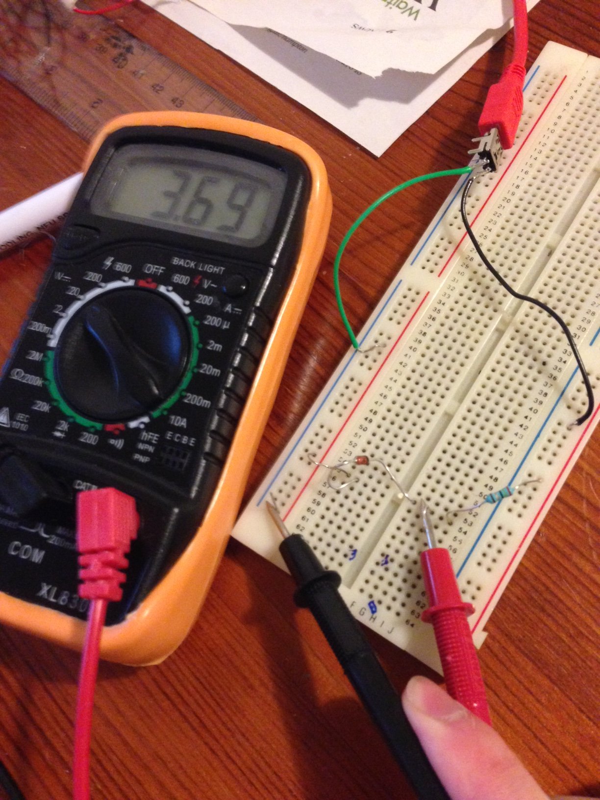 voltage across where battery would connect.JPG