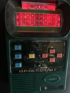 2002 Mattel Classic Football 2 Handheld Electronic Game - Vintage Retro - Tested - Picture 6 of 6