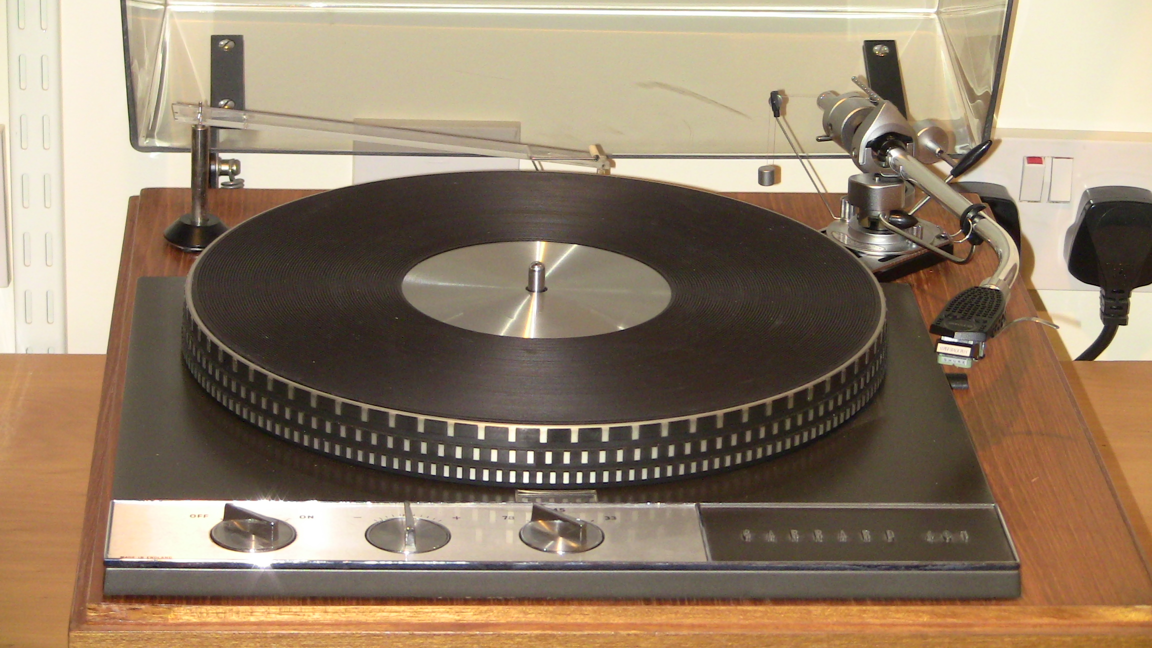 Garrard_401_turntable_with_SME_3009_tonearm.JPG